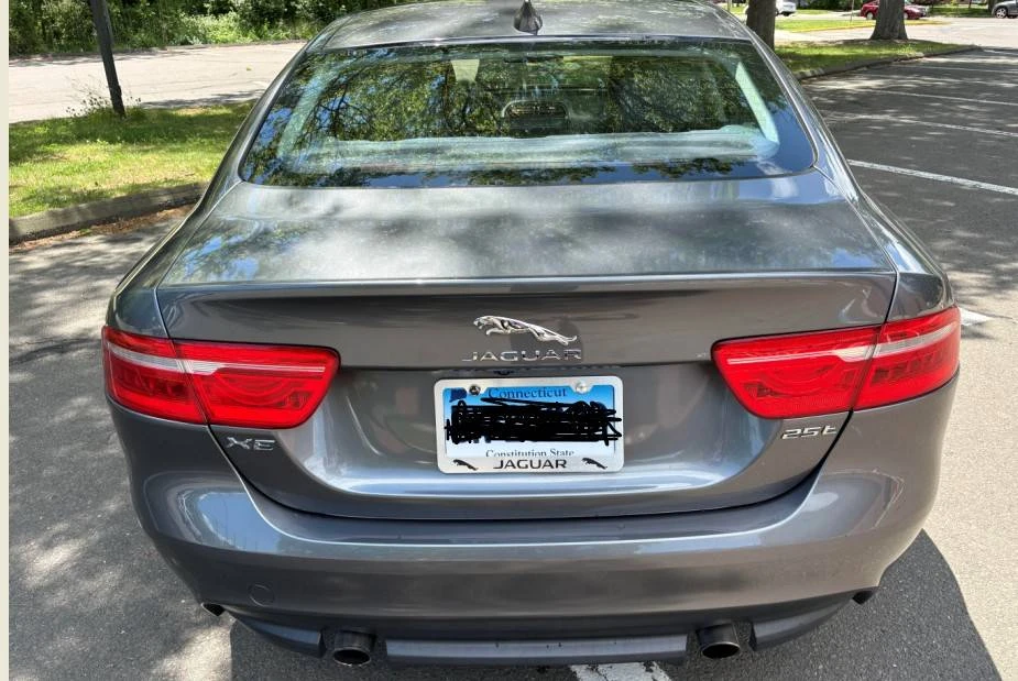 2018 Jaguar XE - Image 7 of 17