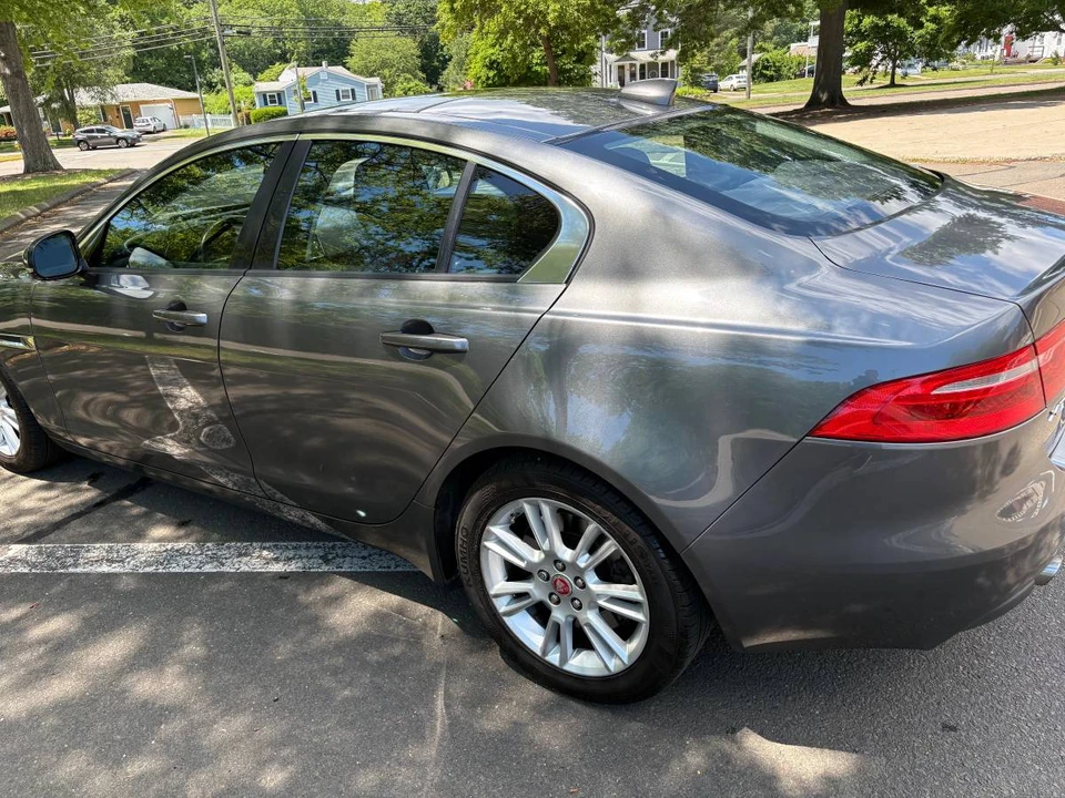 2018 Jaguar XE - Image 3 of 17