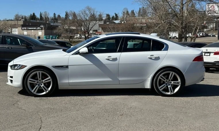 2018 Jaguar XE - Image 2 of 19