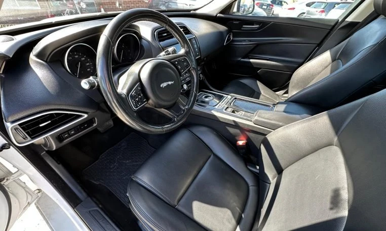 2018 Jaguar XE - Image 16 of 19