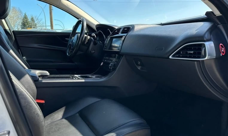 2018 Jaguar XE - Image 11 of 19