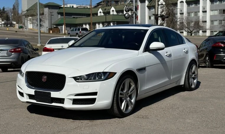 2018 Jaguar XE - Image 9 of 19