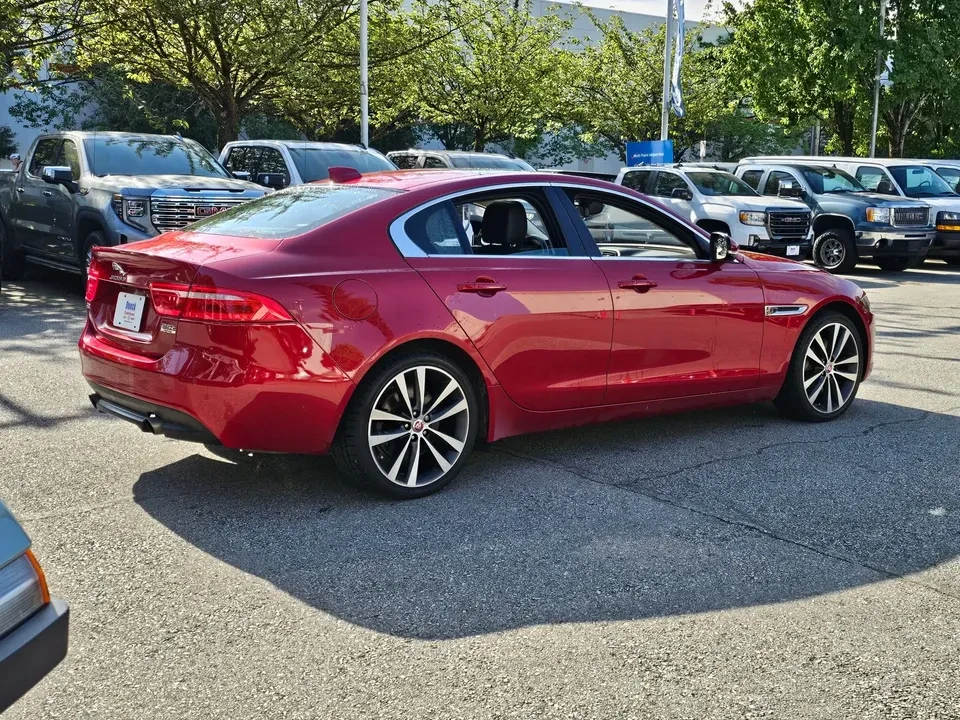 2018 Jaguar XE - Image 4 of 16