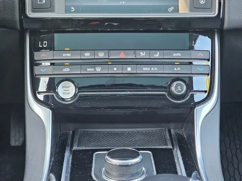 2018 Jaguar XE - Image 12 of 16