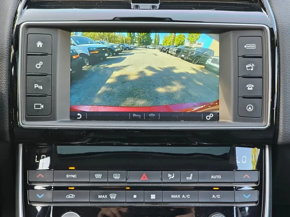 2018 Jaguar XE - Image 11 of 16