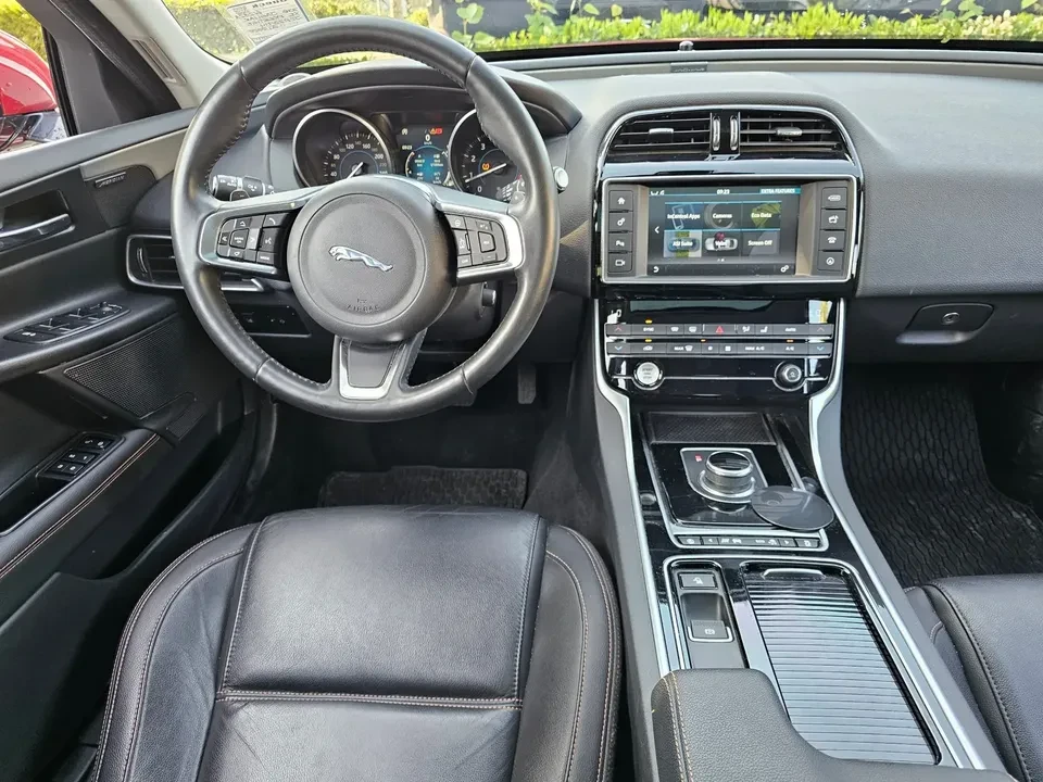 2018 Jaguar XE - Image 8 of 16