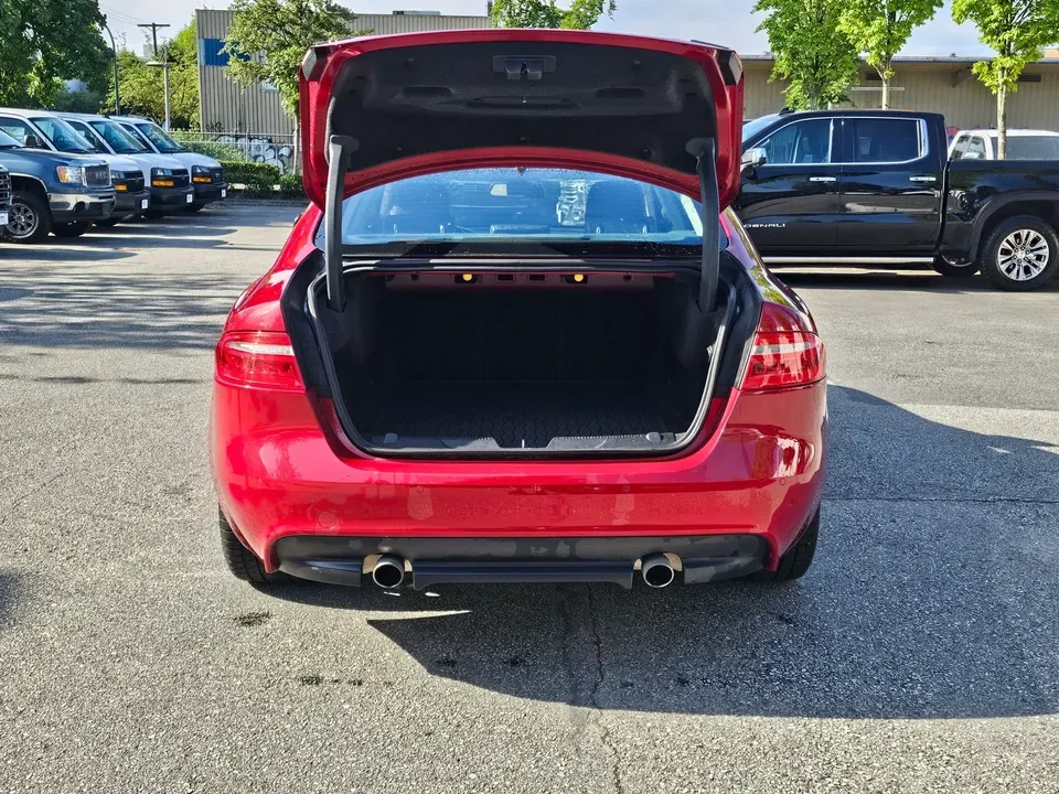 2018 Jaguar XE - Image 6 of 16