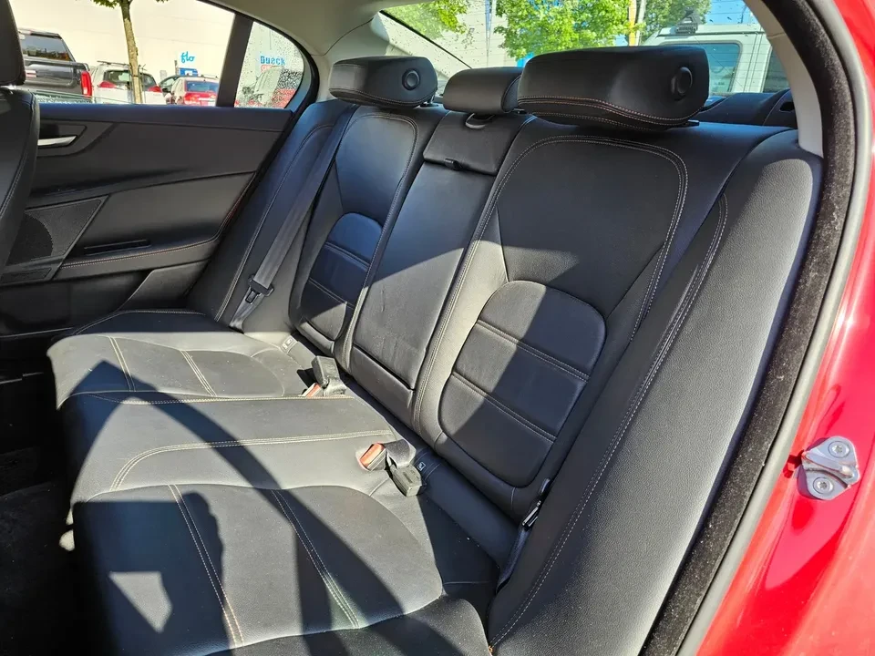 2018 Jaguar XE - Image 15 of 16