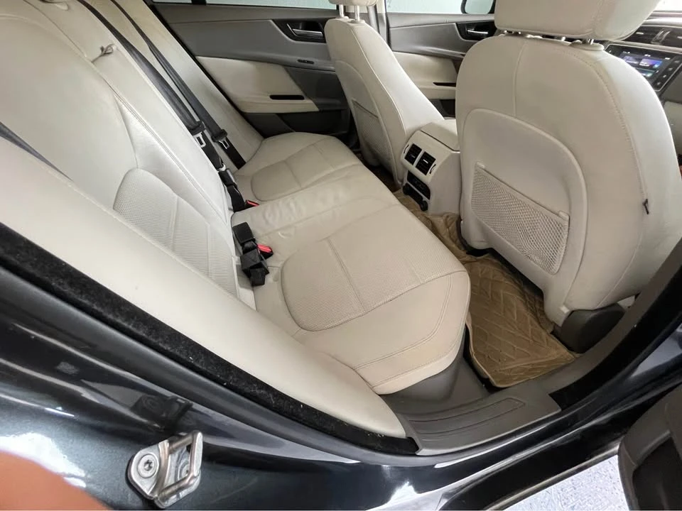 2018 Jaguar XE - Image 12 of 14