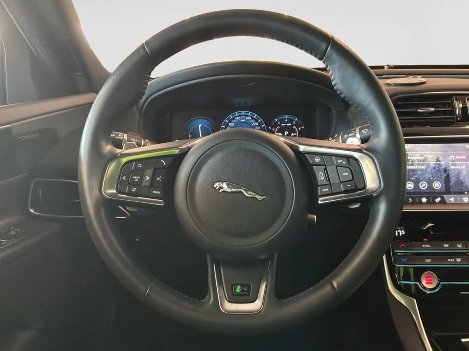 2018 Jaguar XE - Image 11 of 20