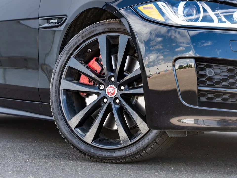2018 Jaguar XE - Image 4 of 20
