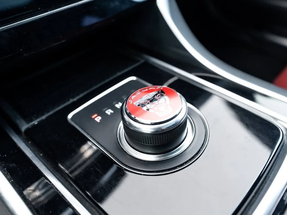 2018 Jaguar XE - Image 14 of 20