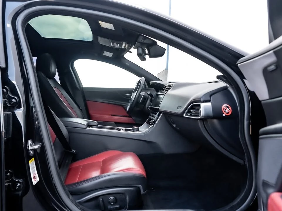 2018 Jaguar XE - Image 18 of 20