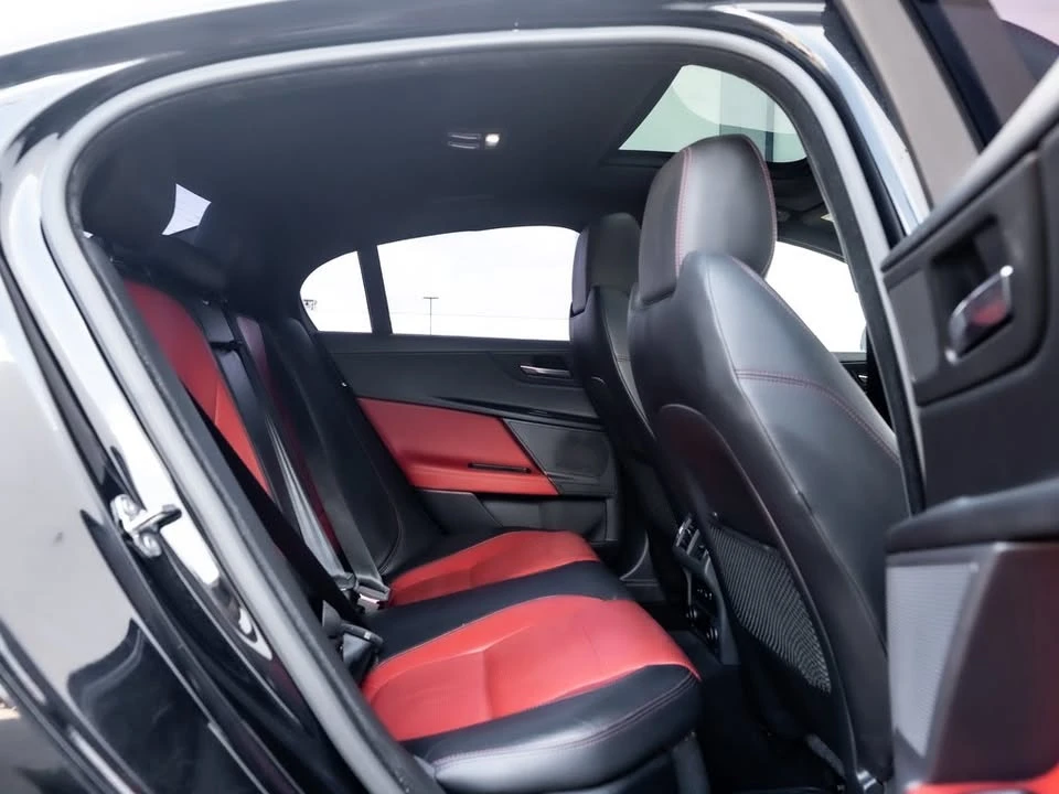 2018 Jaguar XE - Image 19 of 20