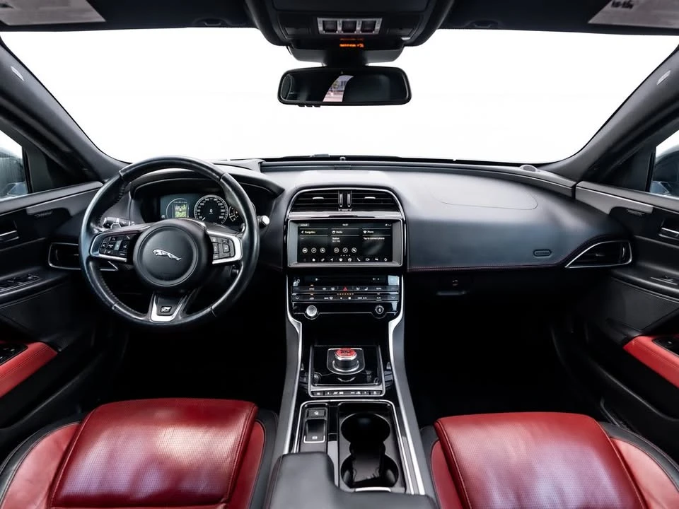 2018 Jaguar XE - Image 11 of 20
