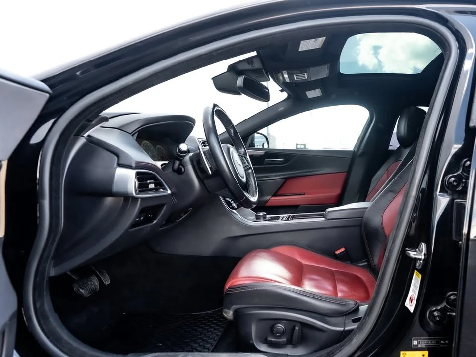 2018 Jaguar XE - Image 17 of 20