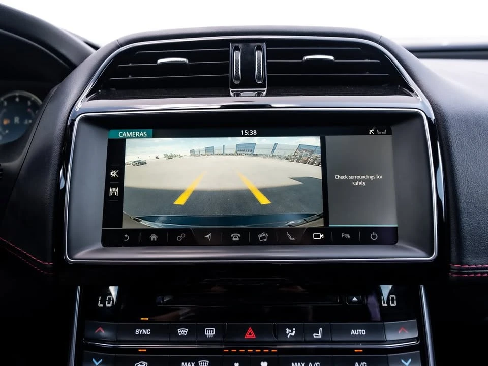 2018 Jaguar XE - Image 13 of 20