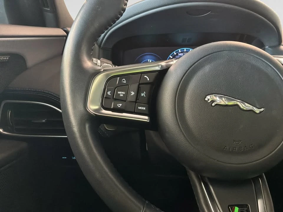 2018 Jaguar XE - Image 14 of 20