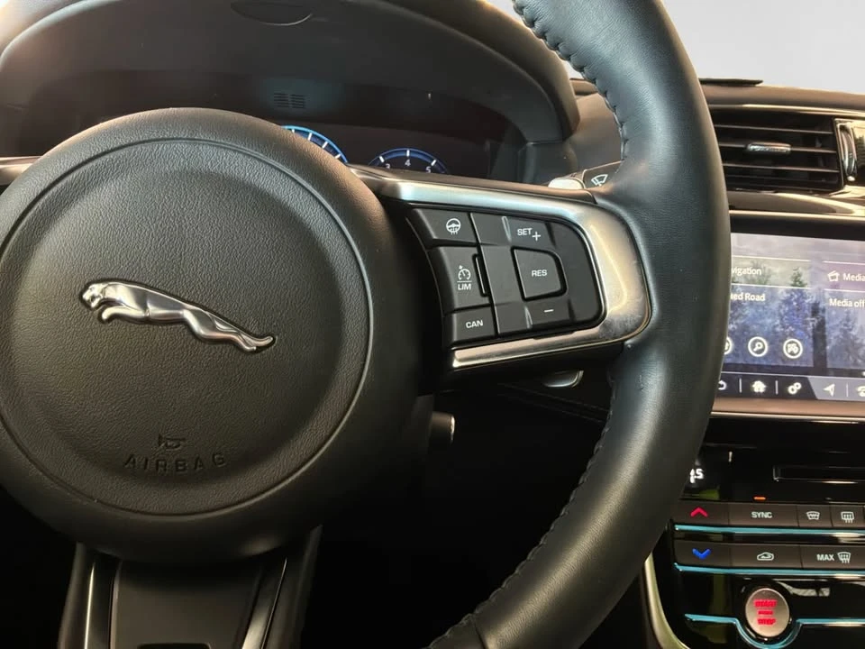 2018 Jaguar XE - Image 13 of 20