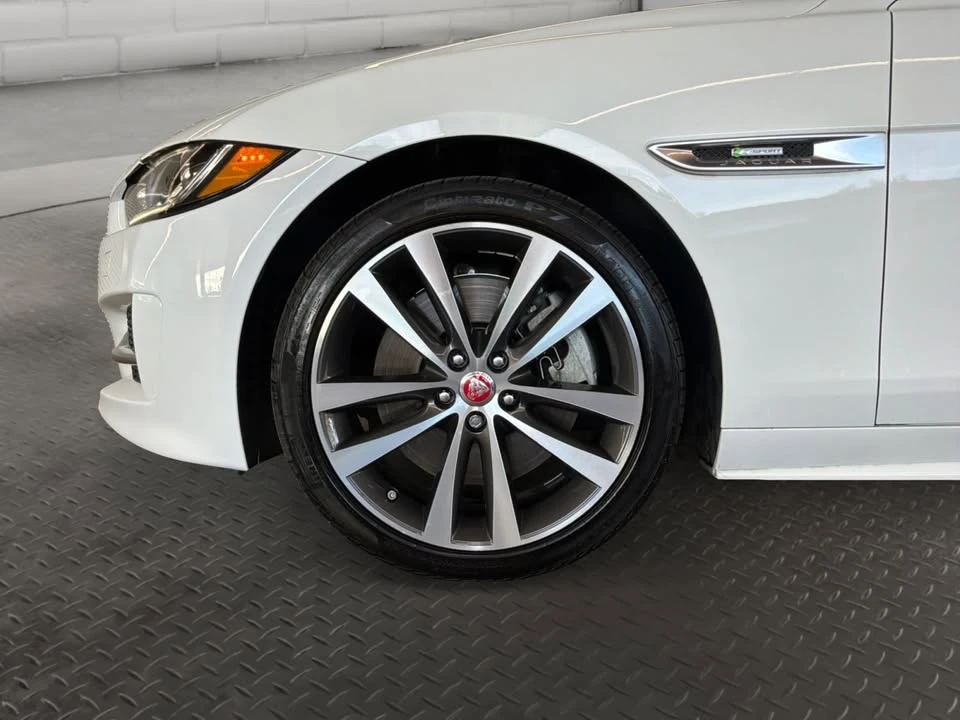 2018 Jaguar XE - Image 9 of 20