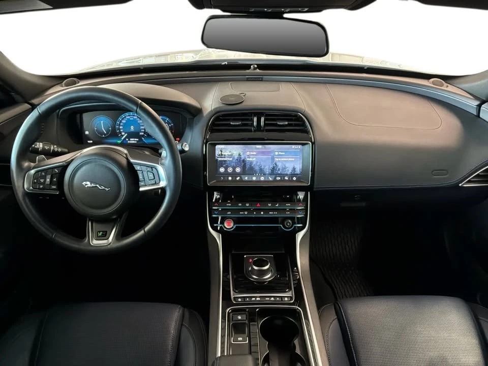 2018 Jaguar XE - Image 17 of 20