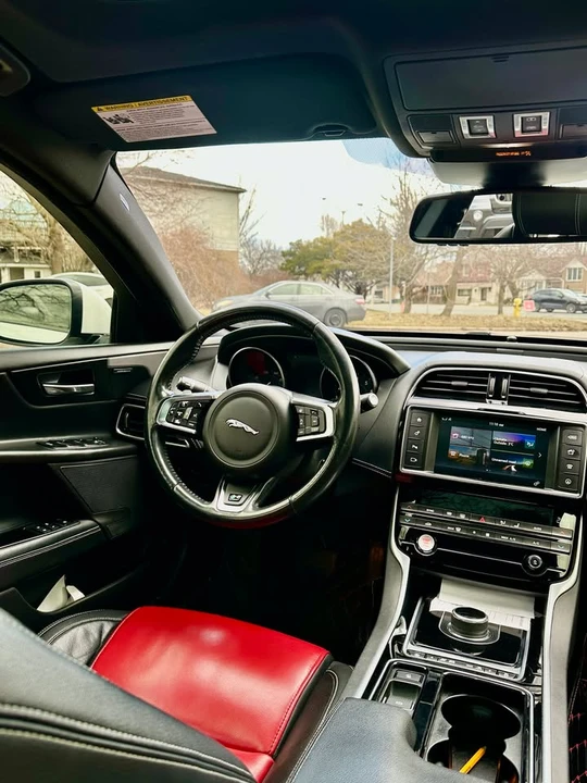 2018 Jaguar XE - Image 5 of 15