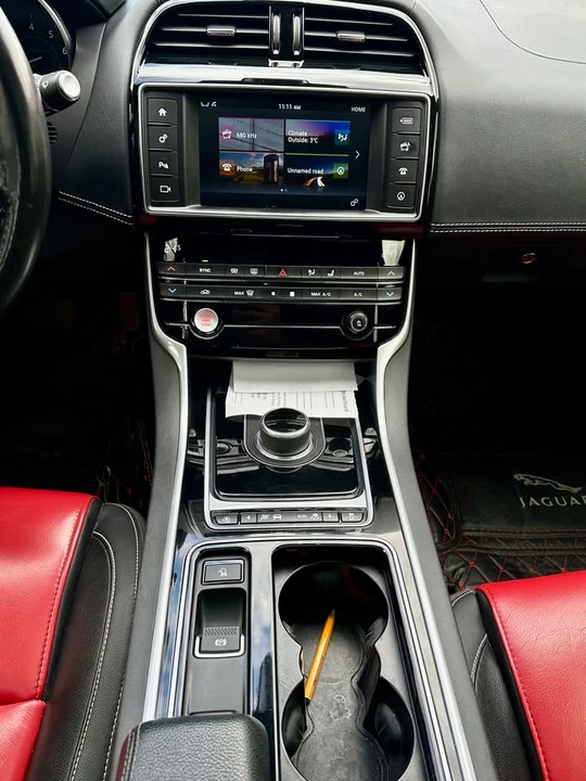 2018 Jaguar XE - Image 8 of 15