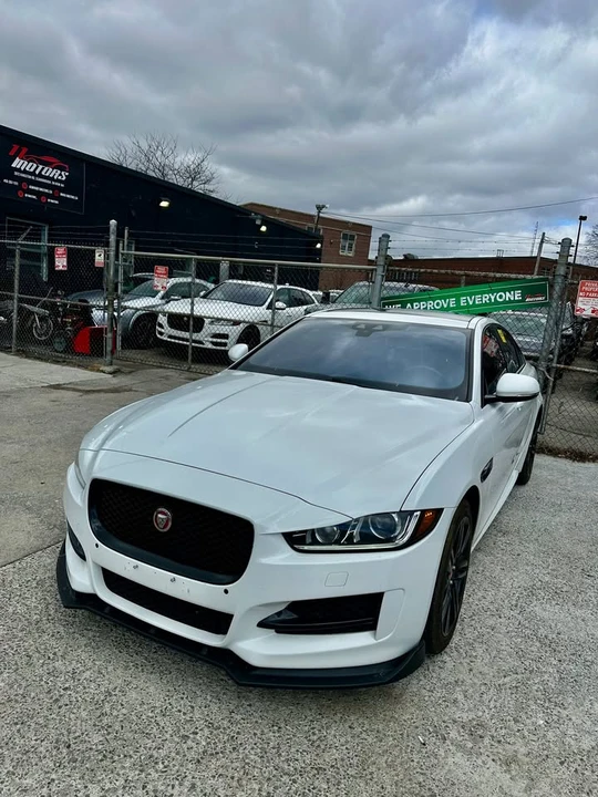 2018 Jaguar XE - Image 15 of 15