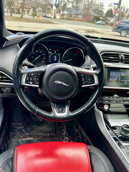 2018 Jaguar XE - Image 6 of 15