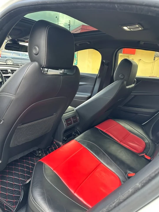 2018 Jaguar XE - Image 11 of 15
