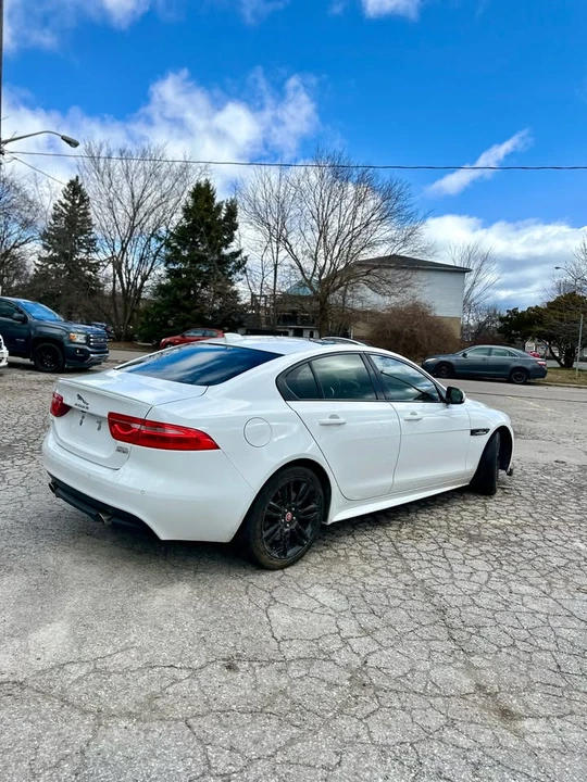 2018 Jaguar XE - Image 12 of 15