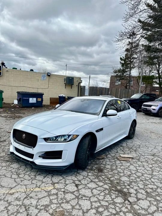 2018 Jaguar XE - Image 3 of 15