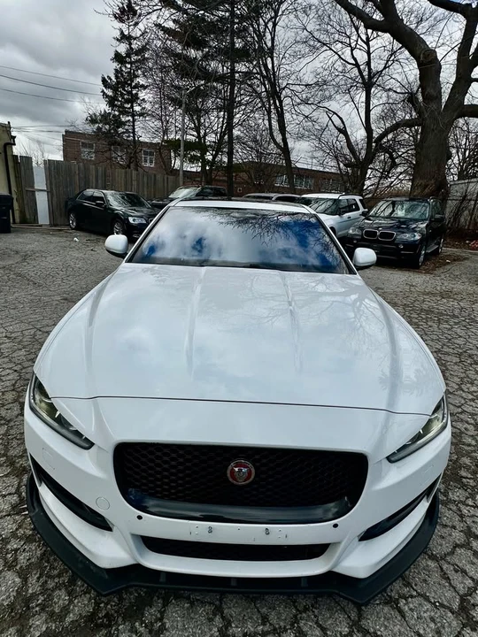 2018 Jaguar XE - Image 2 of 15