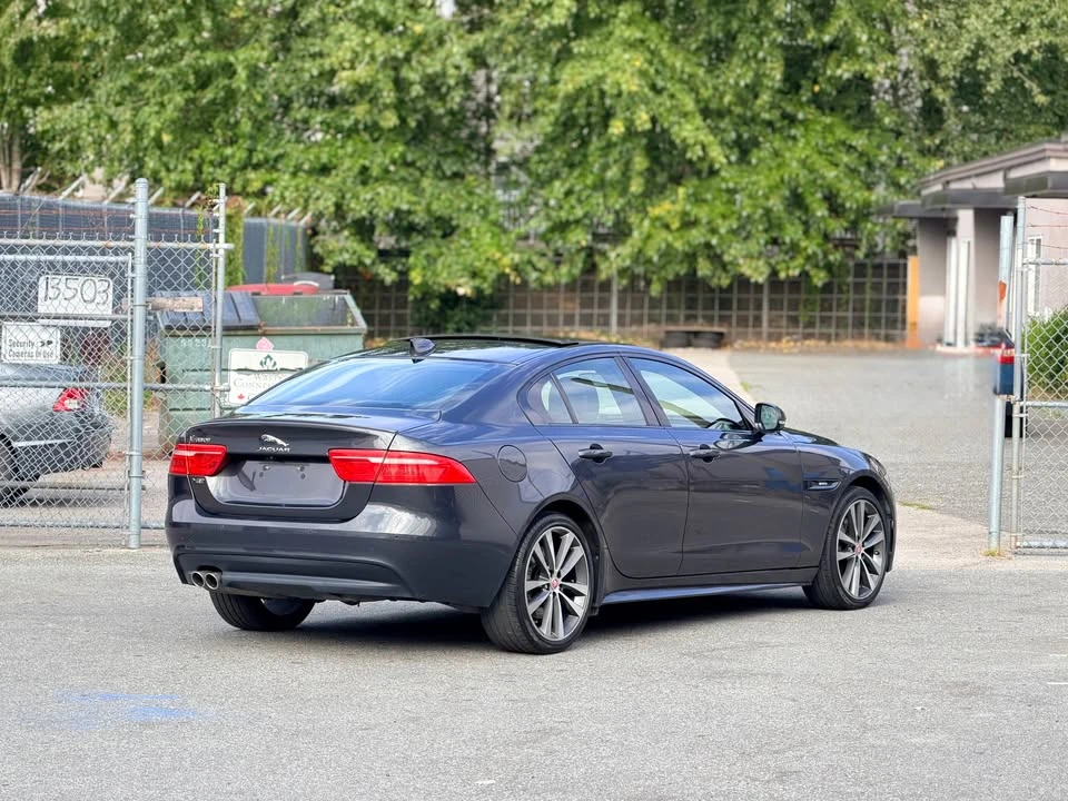 2018 Jaguar XE - Image 7 of 18