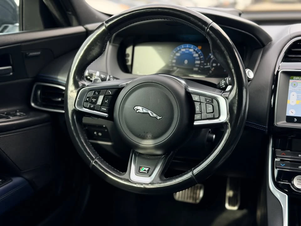2018 Jaguar XE - Image 14 of 18