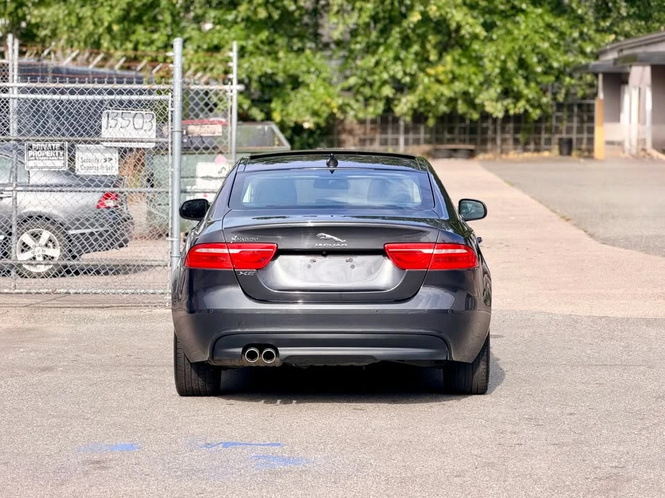 2018 Jaguar XE - Image 2 of 18
