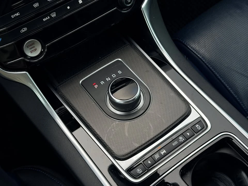 2018 Jaguar XE - Image 18 of 18