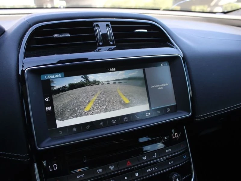 2018 Jaguar XE - Image 15 of 18