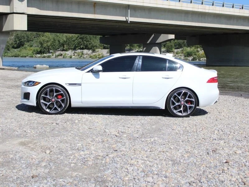 2018 Jaguar XE - Image 2 of 18