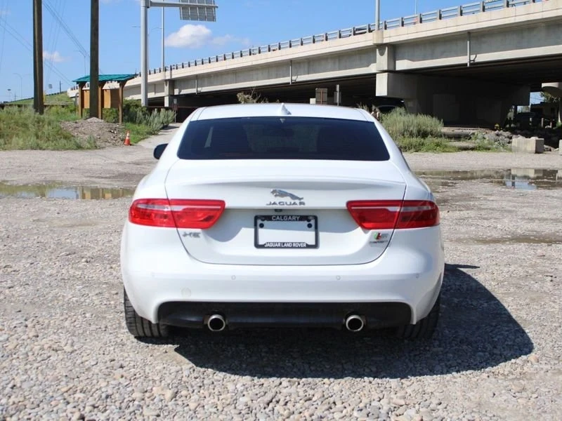 2018 Jaguar XE - Image 5 of 18
