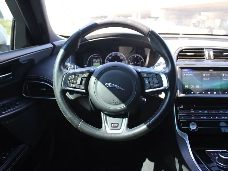 2018 Jaguar XE - Image 7 of 18