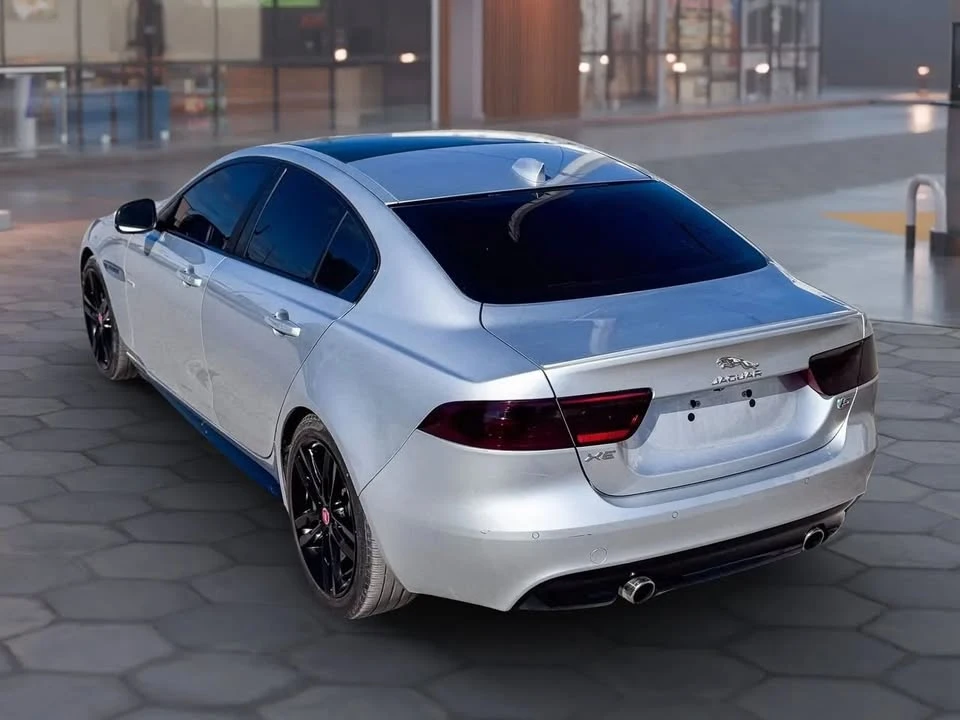 2018 Jaguar XE - Image 11 of 19