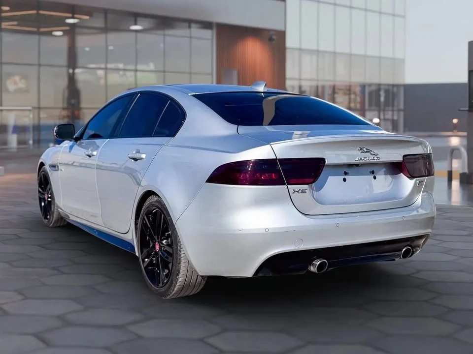 2018 Jaguar XE - Image 10 of 19