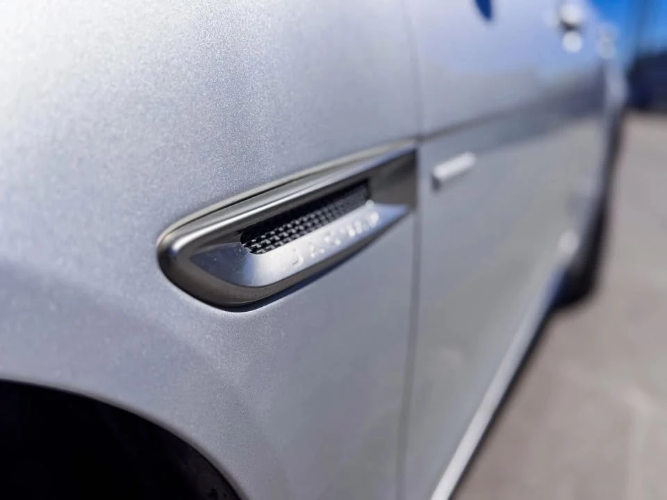 2018 Jaguar XE - Image 18 of 19