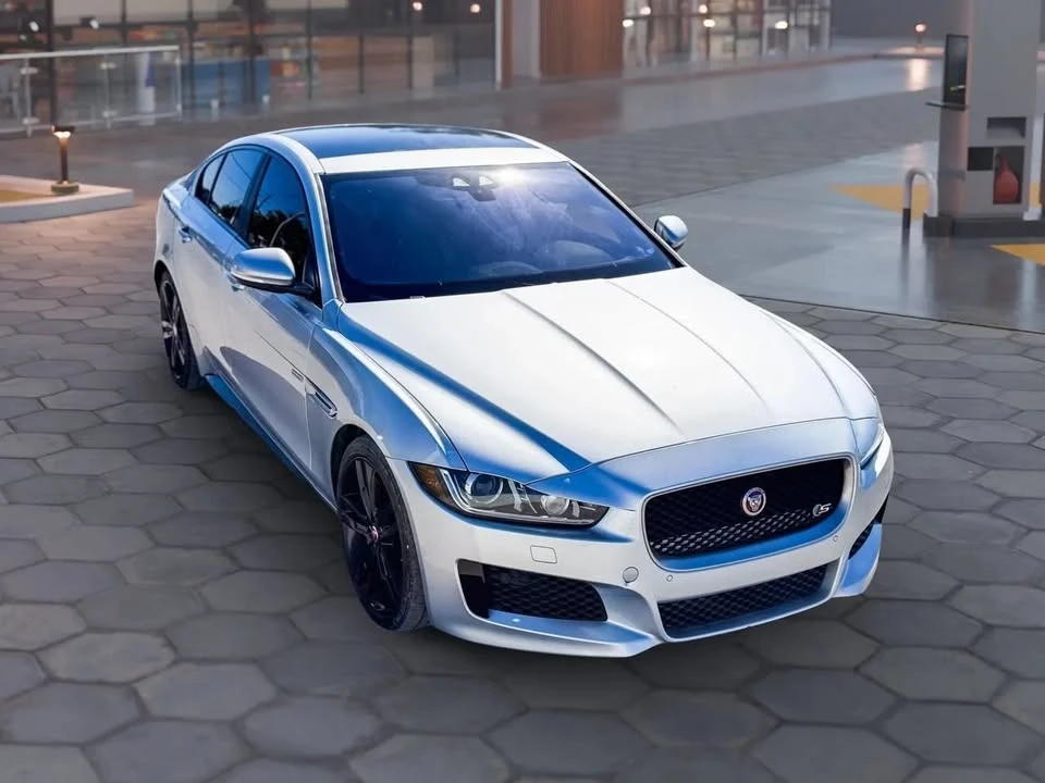 2018 Jaguar XE - Image 5 of 19