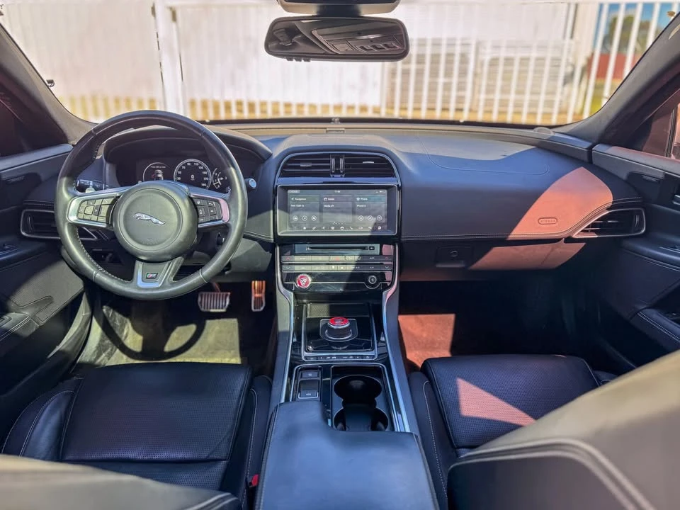 2018 Jaguar XE - Image 12 of 19
