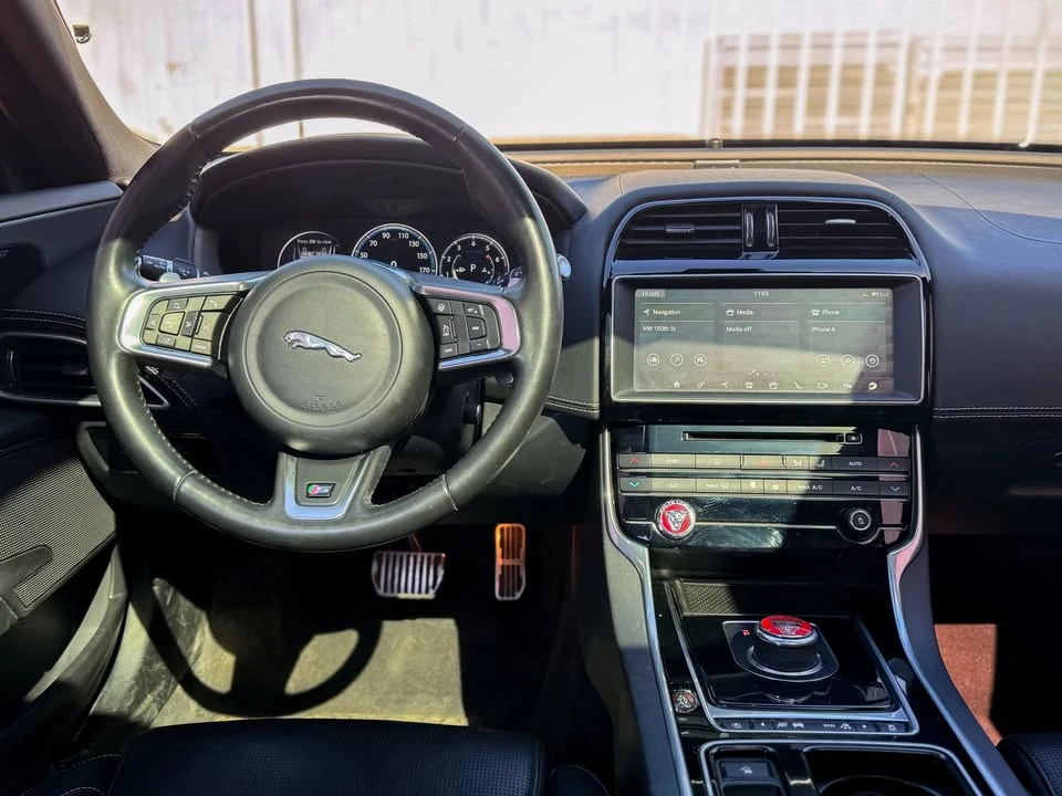 2018 Jaguar XE - Image 13 of 19