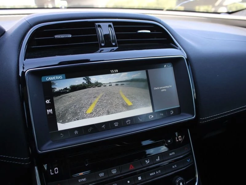 2018 Jaguar XE - Image 15 of 18
