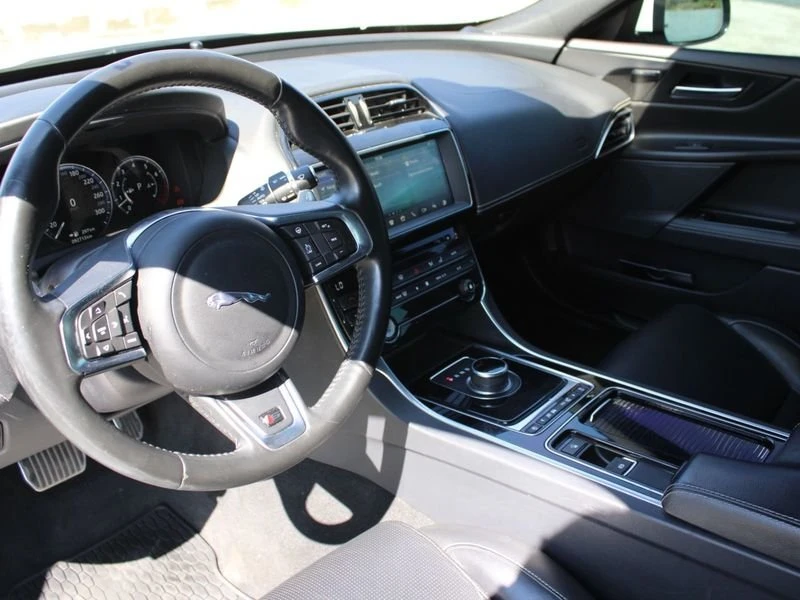 2018 Jaguar XE - Image 2 of 18