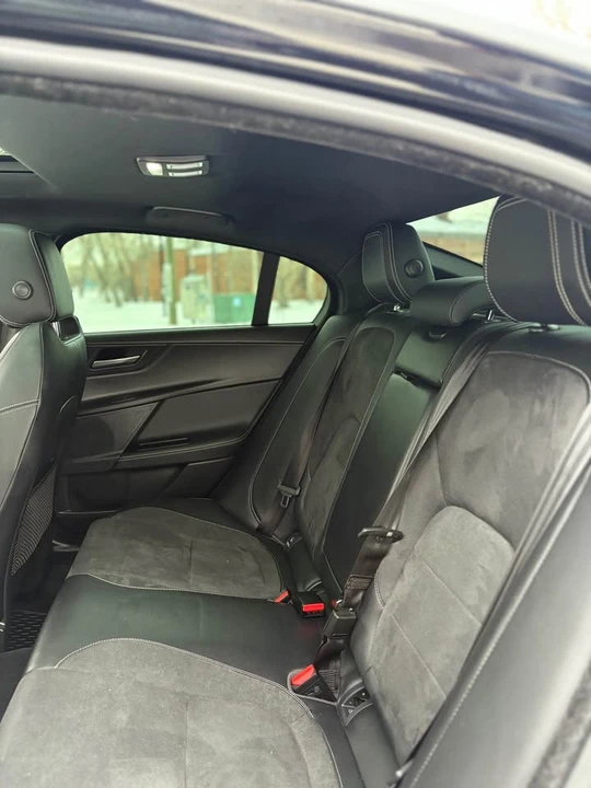 2018 Jaguar XE - Image 10 of 10